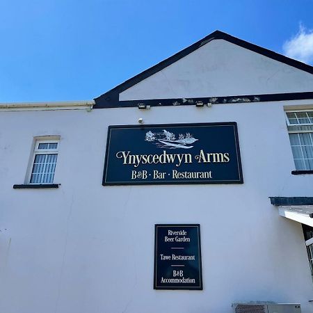 Ynyscedwyn Arms Hotel Ystradgynlais Buitenkant foto