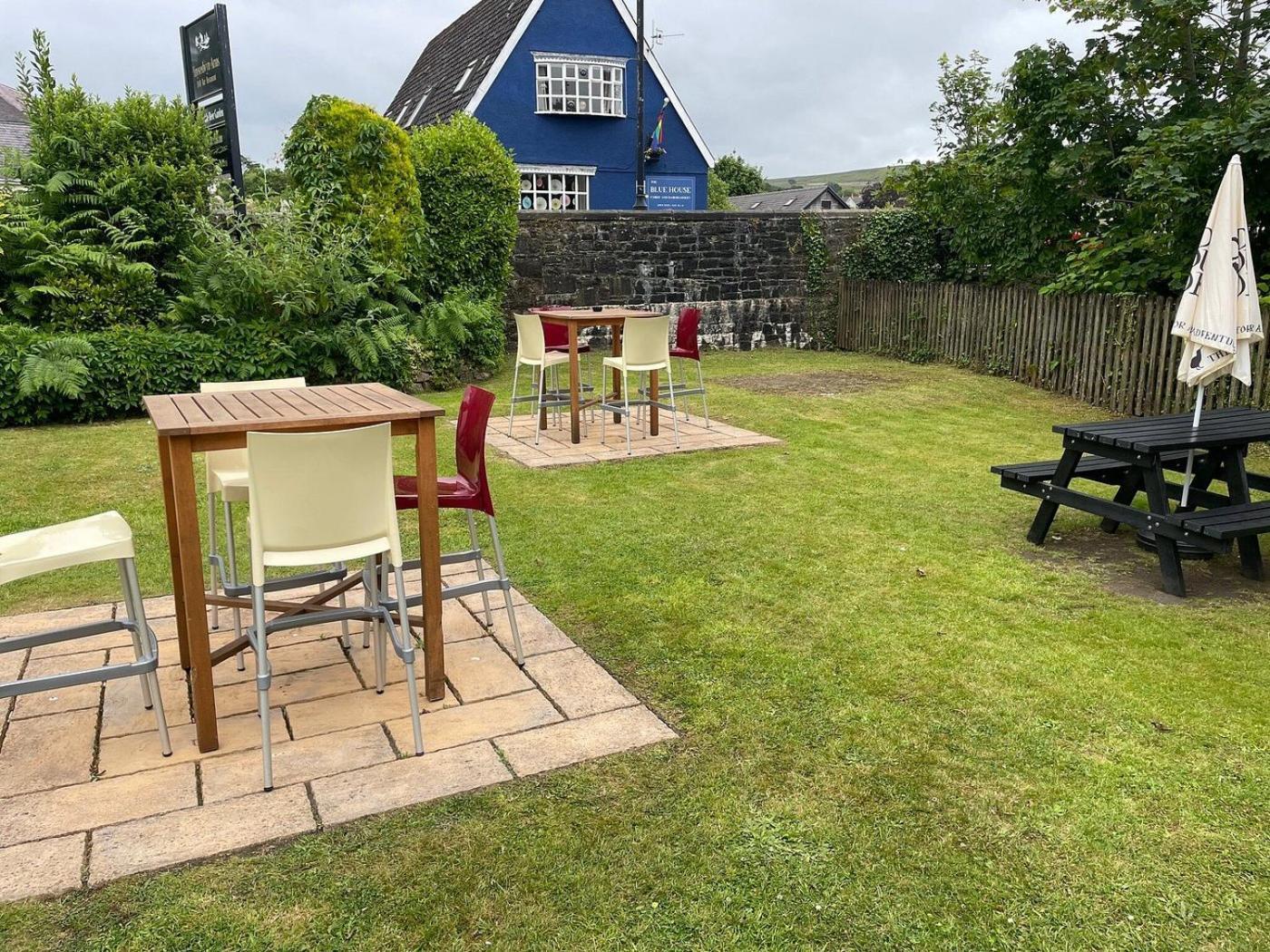 Ynyscedwyn Arms Hotel Ystradgynlais Buitenkant foto